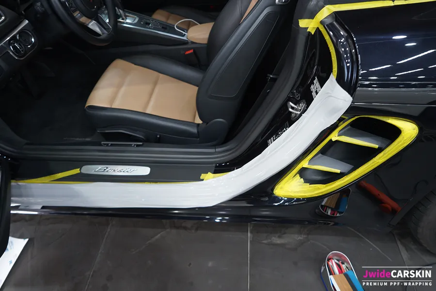 ポルシェ 718 Boxsterのカーラッピング事例｜費用目安・仕上がり 施工写真 2-2
