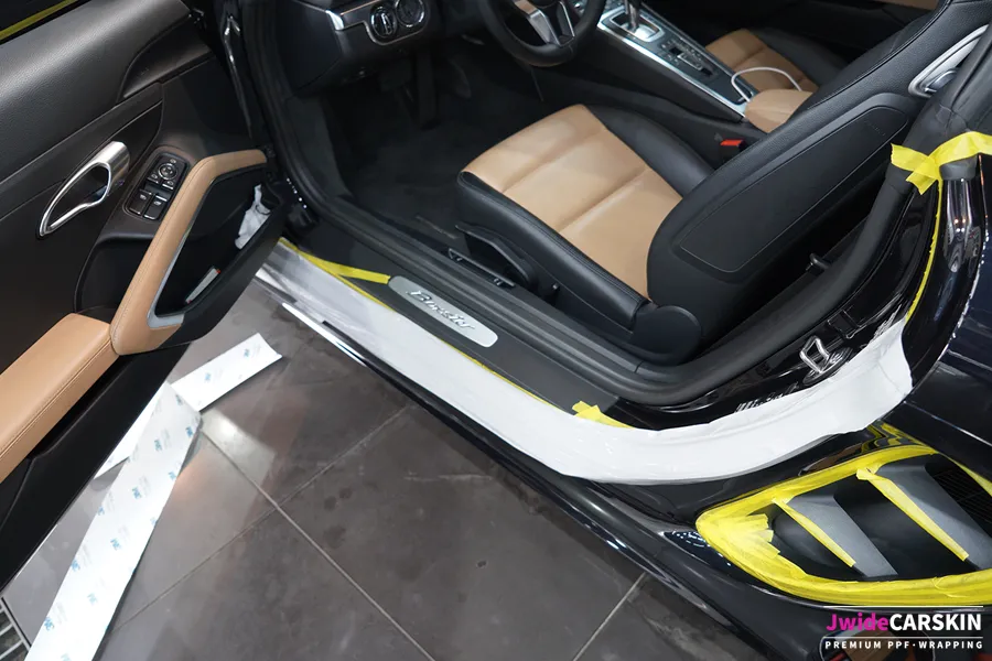 ポルシェ 718 Boxsterのカーラッピング事例｜費用目安・仕上がり 施工写真 3-2