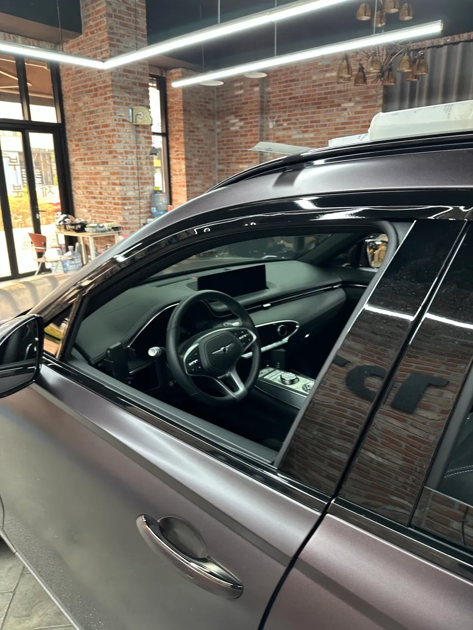 Genesis GV70のPPF施工事例|クローム部分のカスタム 施工写真 3-1