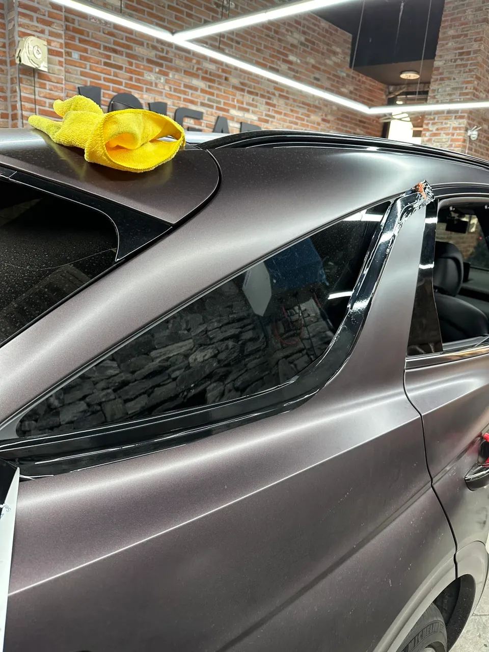 Genesis GV70のPPF施工事例|クローム部分のカスタム 施工写真 3-2