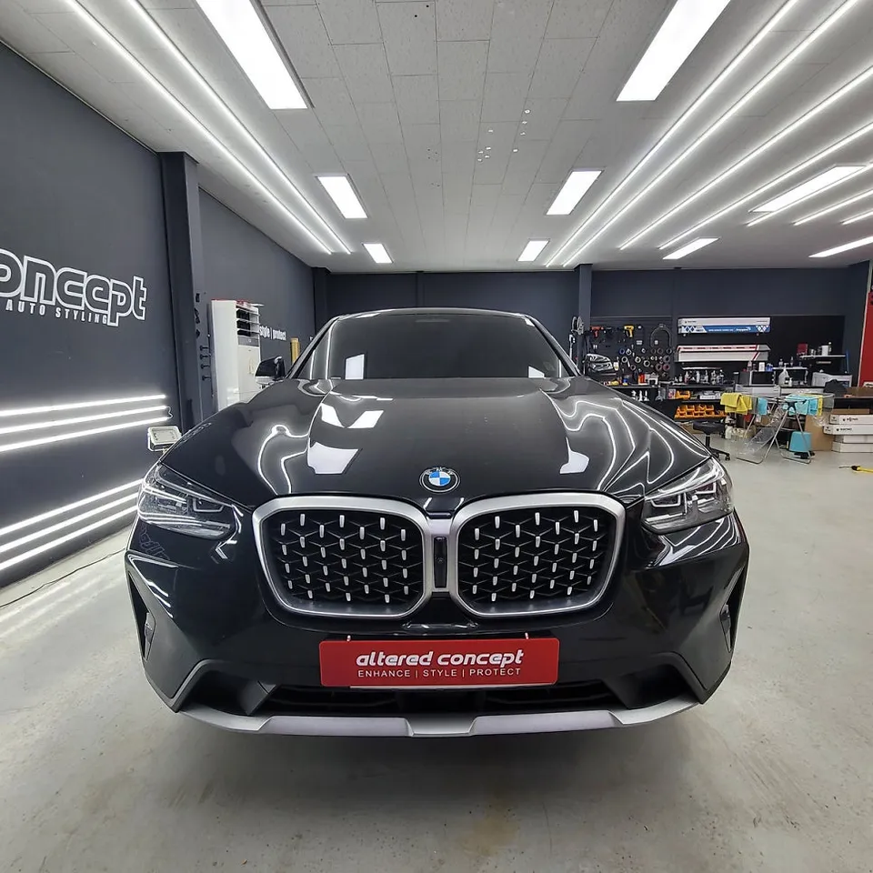 BMW X4 G02のカーラッピング事例|クロームパーツの印象チェンジ 施工写真 1-1