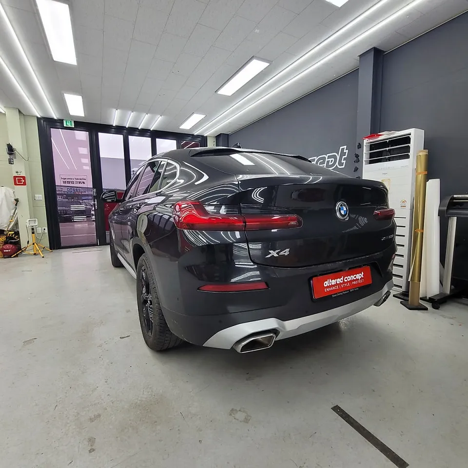 BMW X4 G02のカーラッピング事例|クロームパーツの印象チェンジ 施工写真 4-1