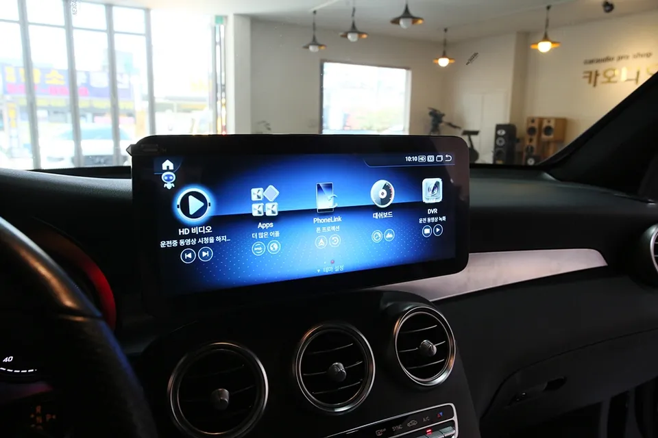 Mercedes-Benz GLCのAndroid Auto・CarPlay取付事例 施工写真 1-2