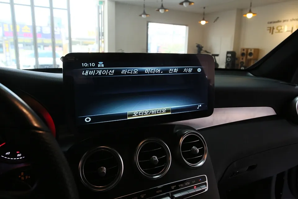 Mercedes-Benz GLCのAndroid Auto・CarPlay取付事例 施工写真 2-2