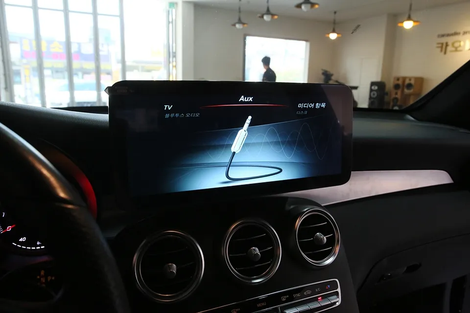 Mercedes-Benz GLCのAndroid Auto・CarPlay取付事例 施工写真 3-2