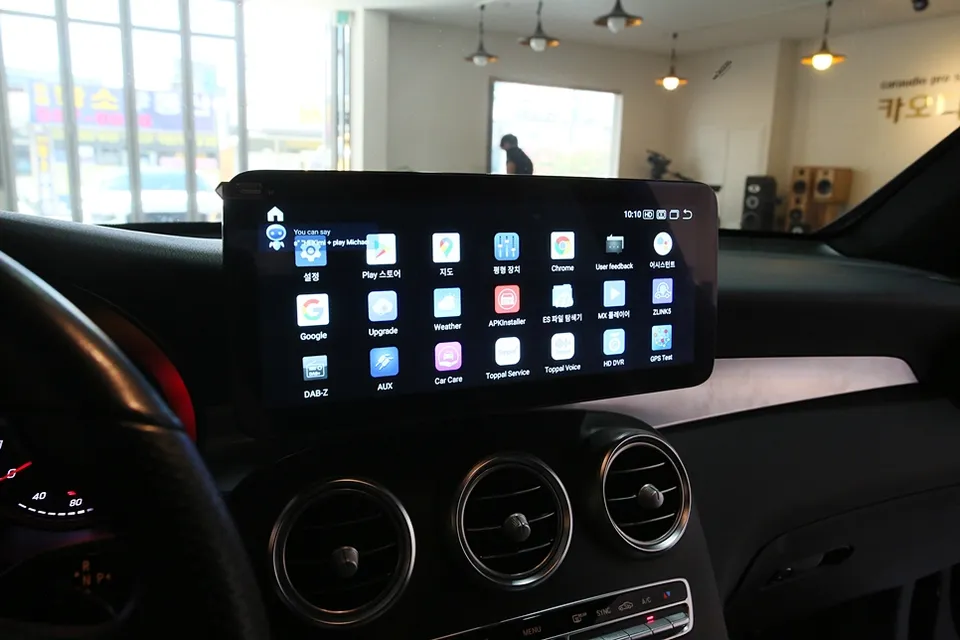 Mercedes-Benz GLCのAndroid Auto・CarPlay取付事例 施工写真 4-2