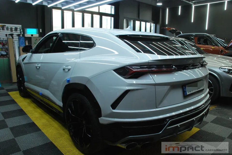 Lamborghini Urus PPF施工事例|部分ラッピングとの組み合わせ 施工写真 2-1