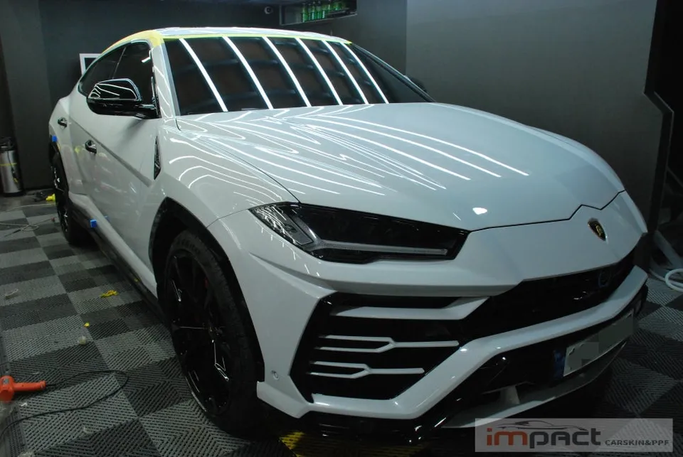 Lamborghini Urus PPF施工事例|部分ラッピングとの組み合わせ 施工写真 1-2