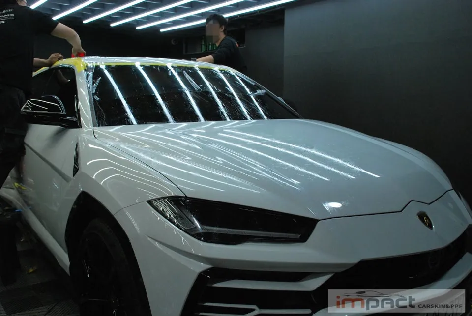 Lamborghini Urus PPF施工事例|部分ラッピングとの組み合わせ 施工写真 3-2