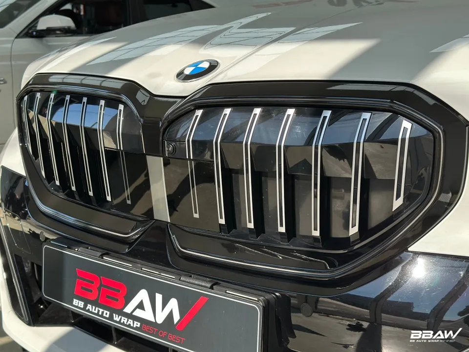 BMW 5 Seriesのカーラッピング事例|グリル交換でスポーティに 施工写真 2-2