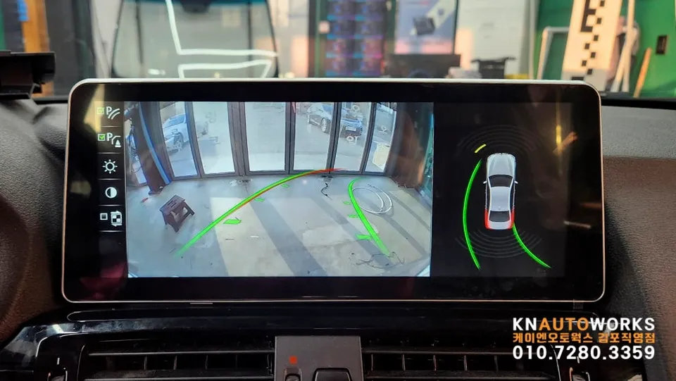 BMW X3のAndroid Auto・CarPlay取付事例 施工写真 1-2