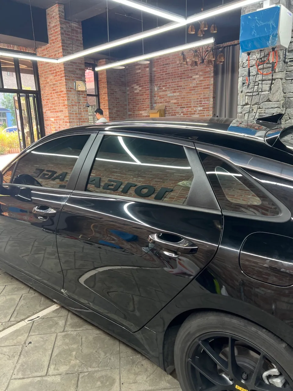 Kia K5 DL3 vinyl wrap - Kia K5 Vinyl Wrap Review: Black Chrome Trim Transformation photo 5