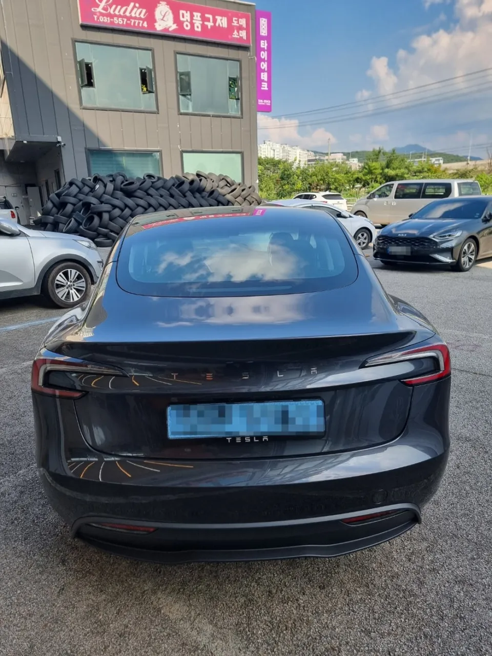 Tesla Model 3 window tinting - Tesla Model 3 Window Tinting Review: Enhanced Comfort & Style photo 4