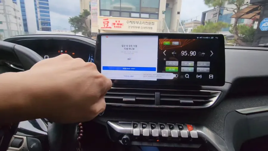 Peugeot 3008のAndroid Auto・CarPlay取付事例 施工写真 4-1