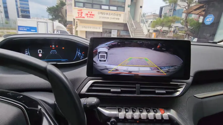 Peugeot 3008のAndroid Auto・CarPlay取付事例 施工写真 4-2