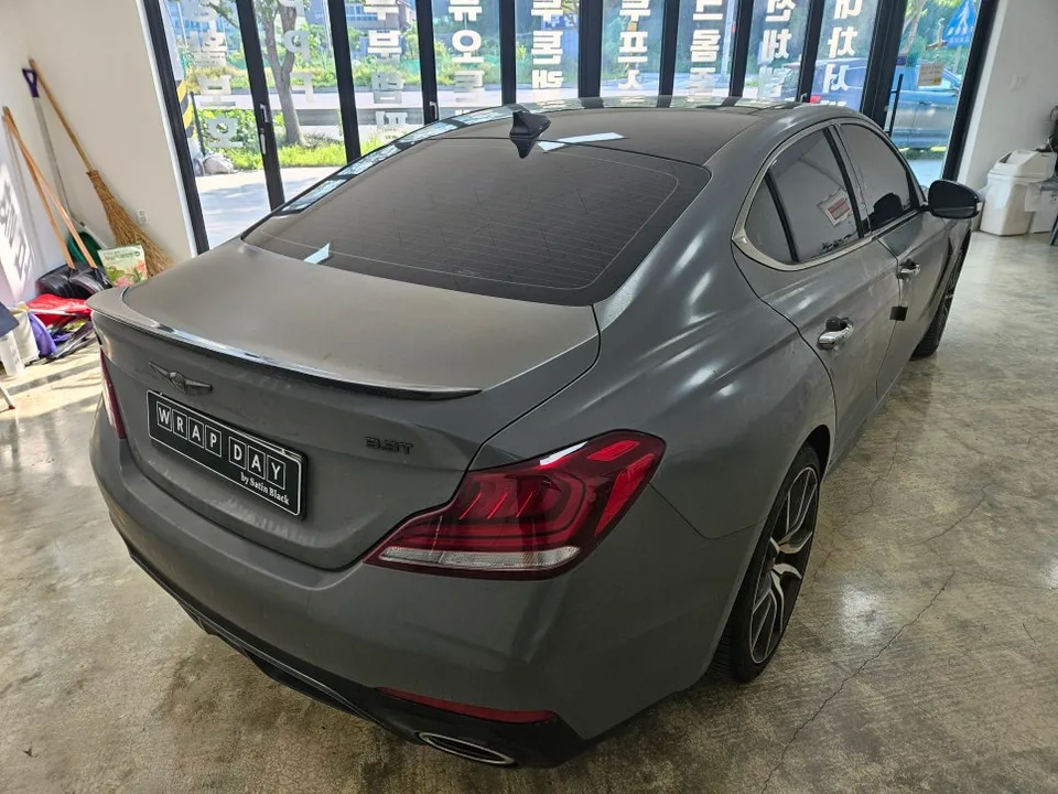 Genesis G70のカーラッピング除去事例|費用目安と注意点 施工写真 3-1