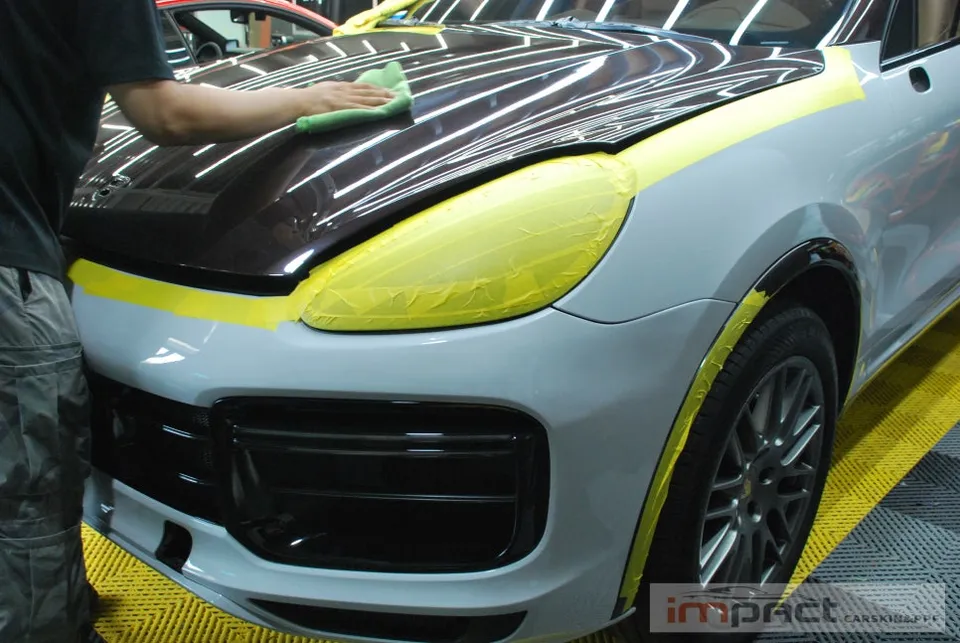 Porsche Cayenneのカーラッピング事例|費用目安・仕上がり 施工写真 1-2