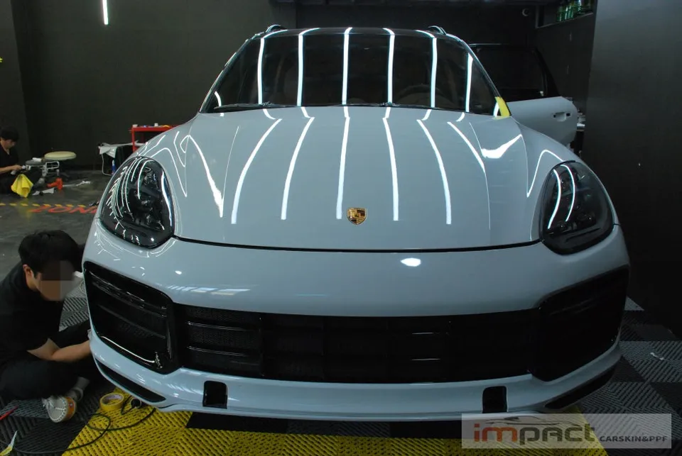 Porsche Cayenneのカーラッピング事例|費用目安・仕上がり 施工写真 3-2