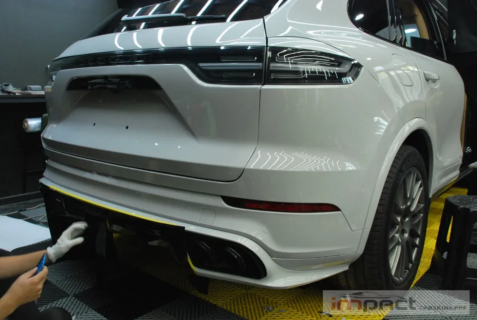 Porsche Cayenneのカーラッピング事例|費用目安・仕上がり 施工写真 1-3