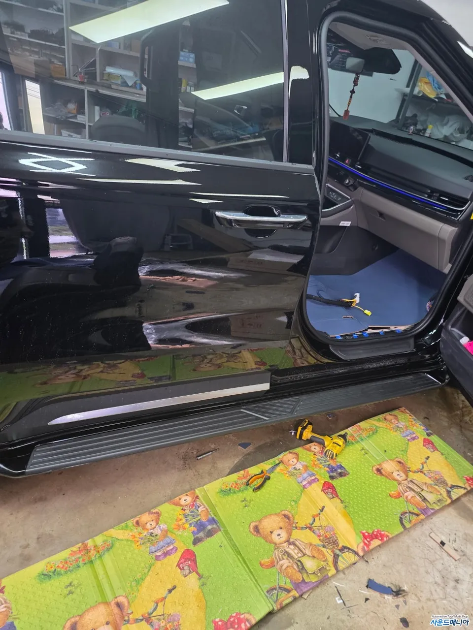 Kia Carnival KA4 body kit - Kia Carnival KA4 Body Kit Installation Review photo 4