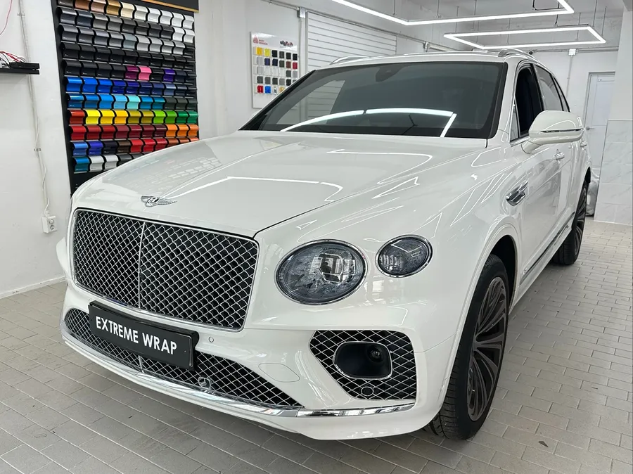 Bentley Bentaygaのクローム除去ラッピング事例 施工写真 1-1