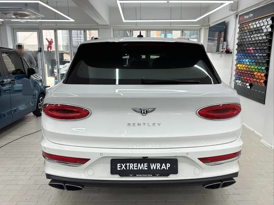 Bentley Bentaygaのクローム除去ラッピング事例 施工写真 2-1