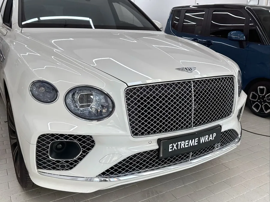 Bentley Bentaygaのクローム除去ラッピング事例 施工写真 3-1