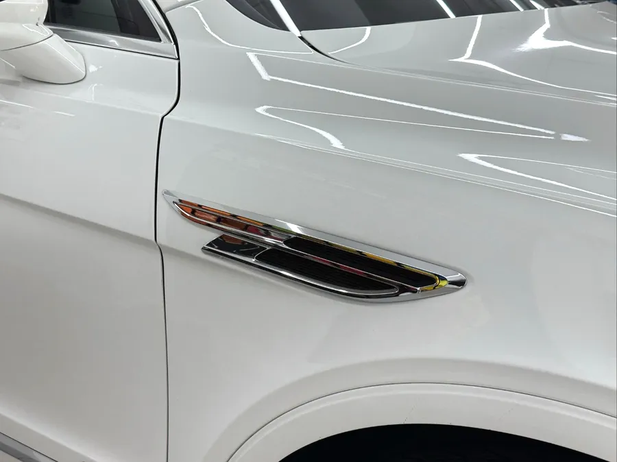 Bentley Bentaygaのクローム除去ラッピング事例 施工写真 1-2