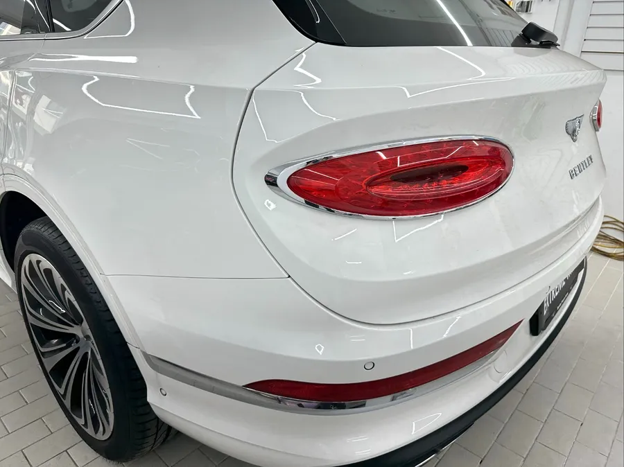 Bentley Bentaygaのクローム除去ラッピング事例 施工写真 2-3