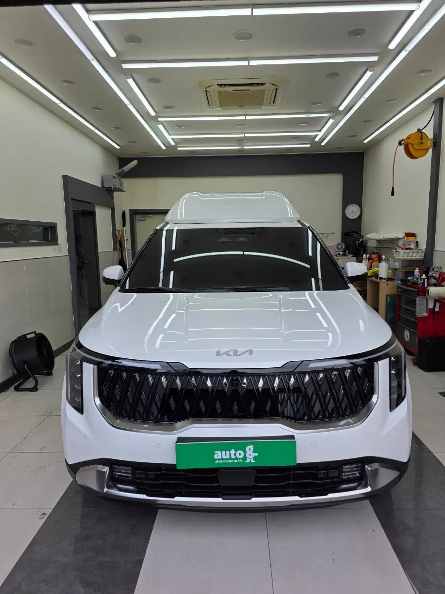 Kia Carnival KA4のガラスコーティング事例 施工写真 4-2