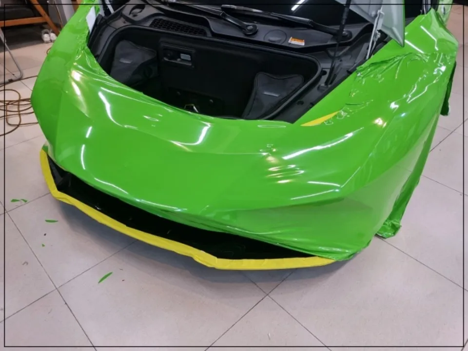 Lamborghiniのカーラッピング事例 施工写真 2-2