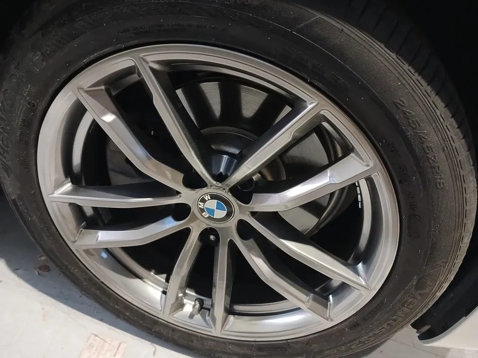 BMW 5 Seriesのホイールリペア・塗装事例 施工写真 1-2