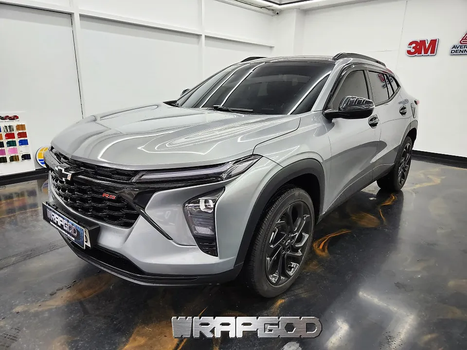 Chevrolet Trax Crossover vinyl wrap - Chevrolet Trax Crossover Vinyl Wrap Review: Stunning Two-Tone Fin photo 3