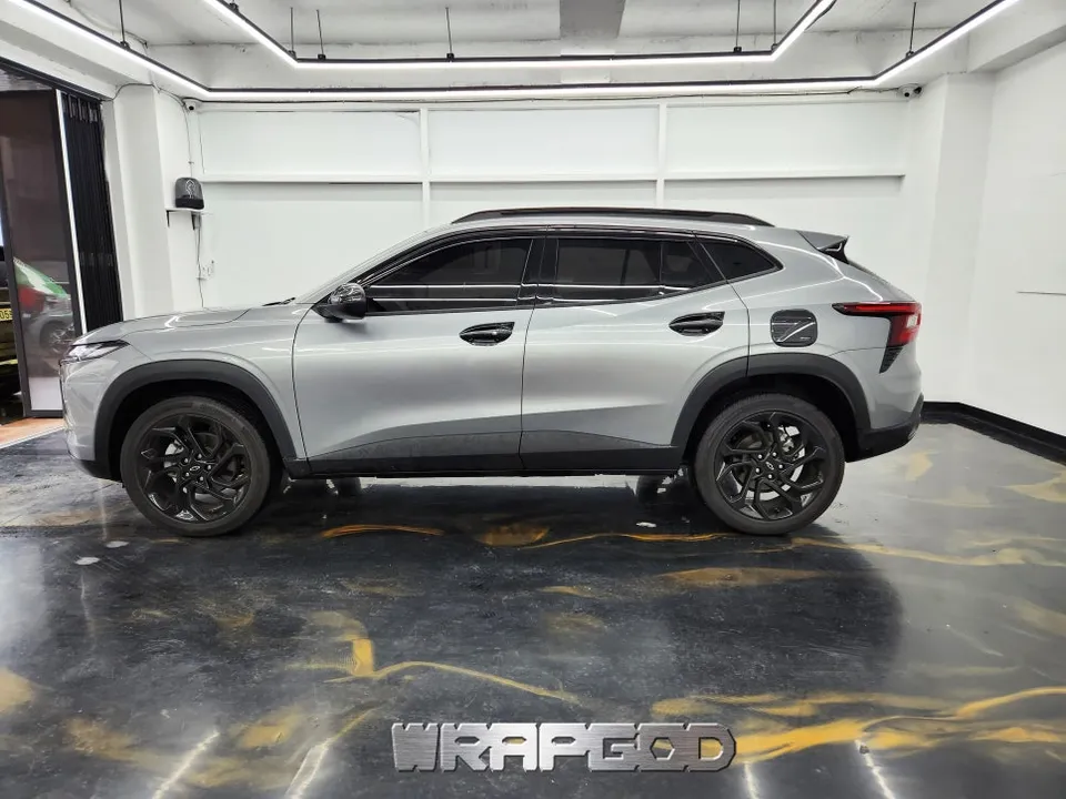 Chevrolet Trax Crossover vinyl wrap - Chevrolet Trax Crossover Vinyl Wrap Review: Stunning Two-Tone Fin photo 4