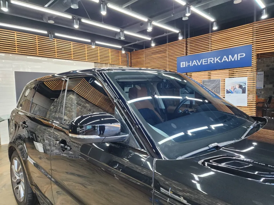 Land Rover Range Rover Sportのカーフィルム施工事例 施工写真 4