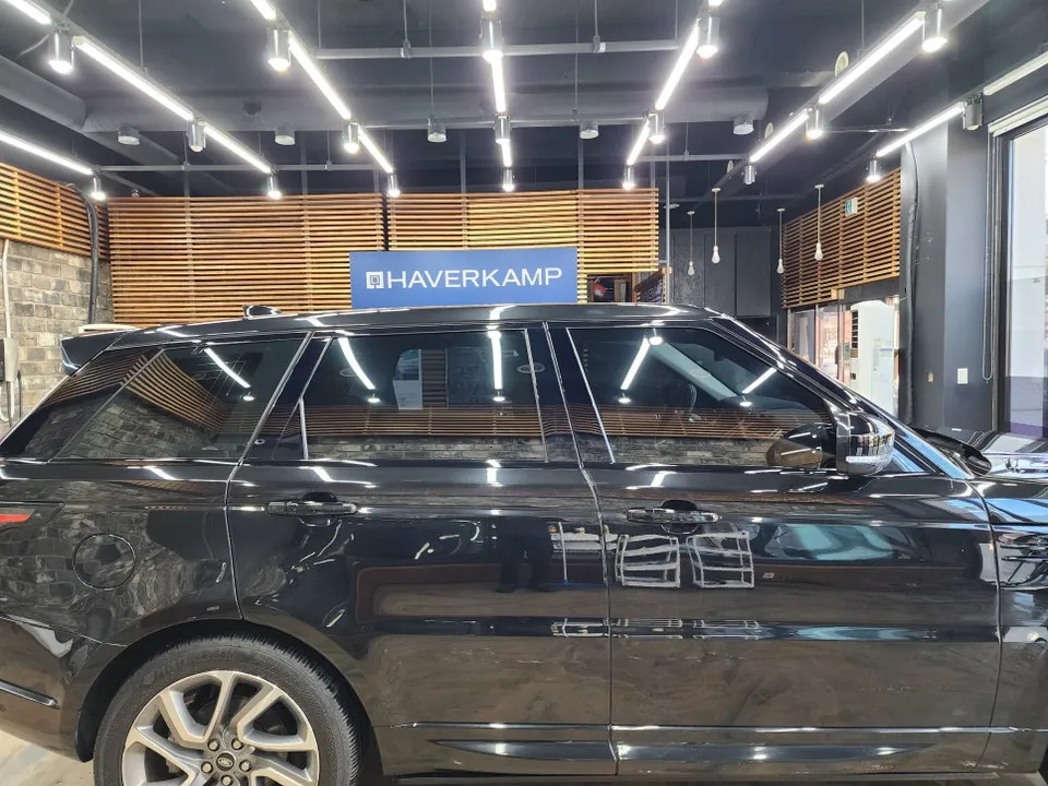 Land Rover Range Rover Sportのカーフィルム施工事例 施工写真 5