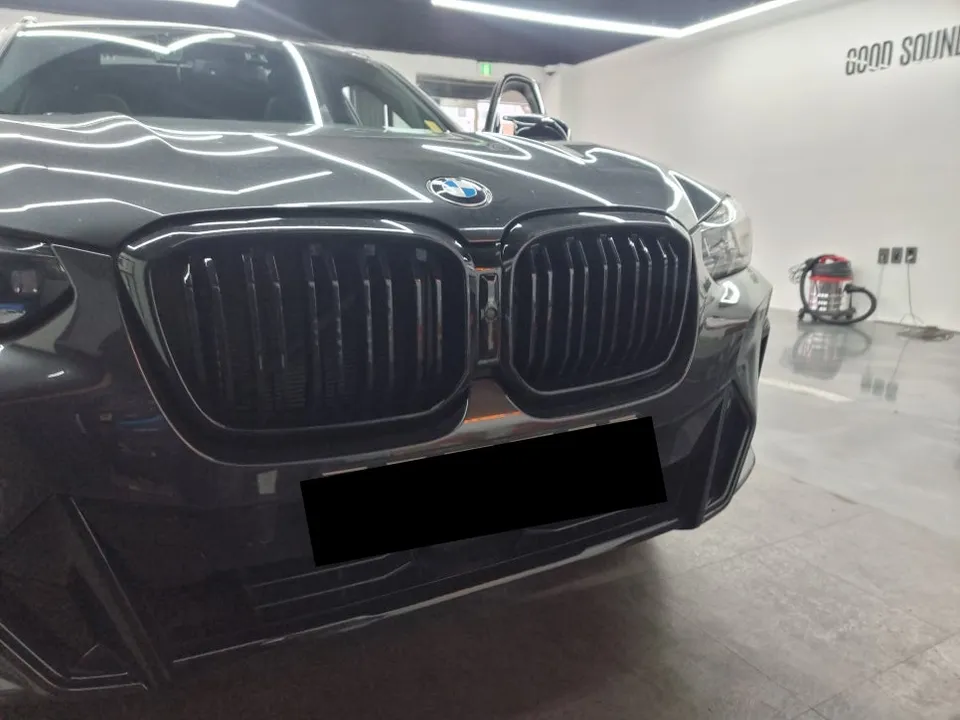 BMW X4のドラレコ取付事例｜韓国での施工参考 施工写真 1-3