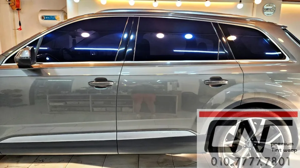 Audi Q7のカーフィルム施工事例｜高級感ある青系フィルムの仕上がり 施工写真 4-2