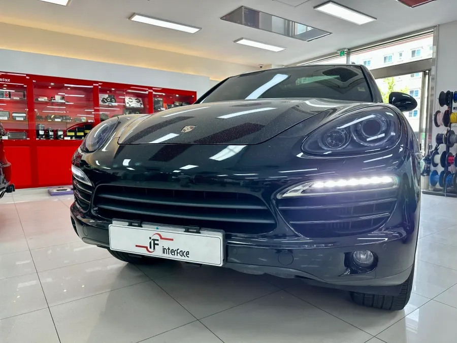 Porsche CayenneのAndroid Auto・CarPlay取付事例 施工写真 2-1