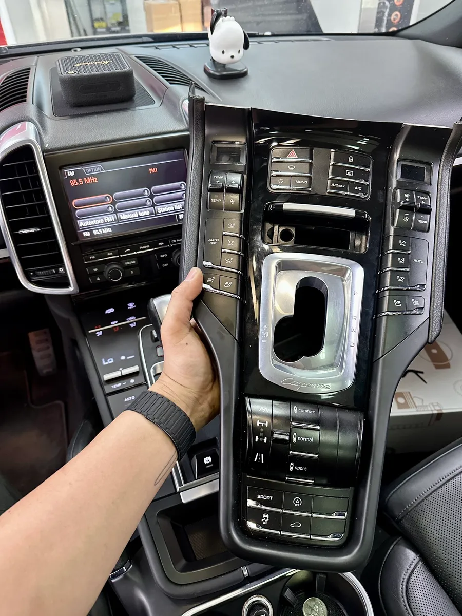 Porsche CayenneのAndroid Auto・CarPlay取付事例 施工写真 2-2