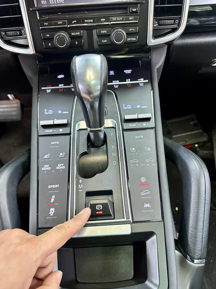 Porsche CayenneのAndroid Auto・CarPlay取付事例 施工写真 4-2