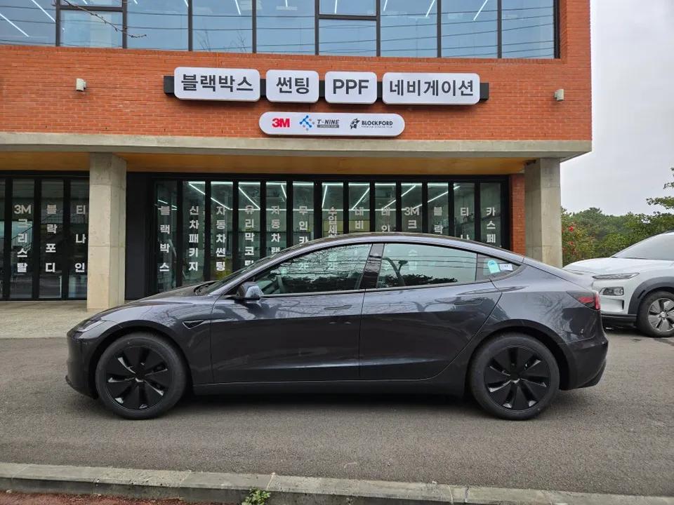 Tesla Model 3 PPF施工事例|費用目安・仕上がり 施工写真 1-1