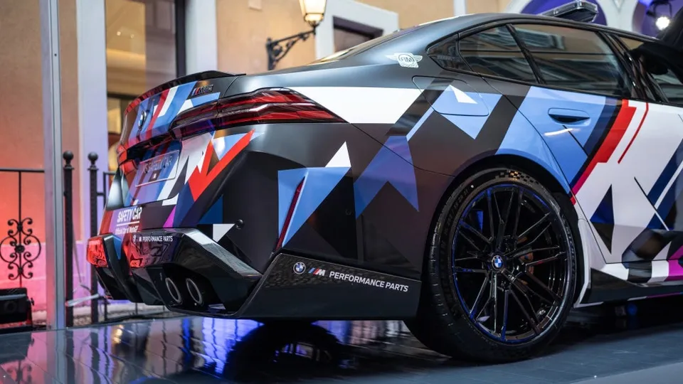 BMW M5のPPF施工事例｜費用目安と仕上がり 施工写真 3-1