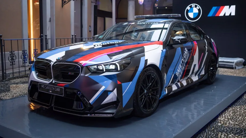 BMW M5のPPF施工事例｜費用目安と仕上がり 施工写真 3-2