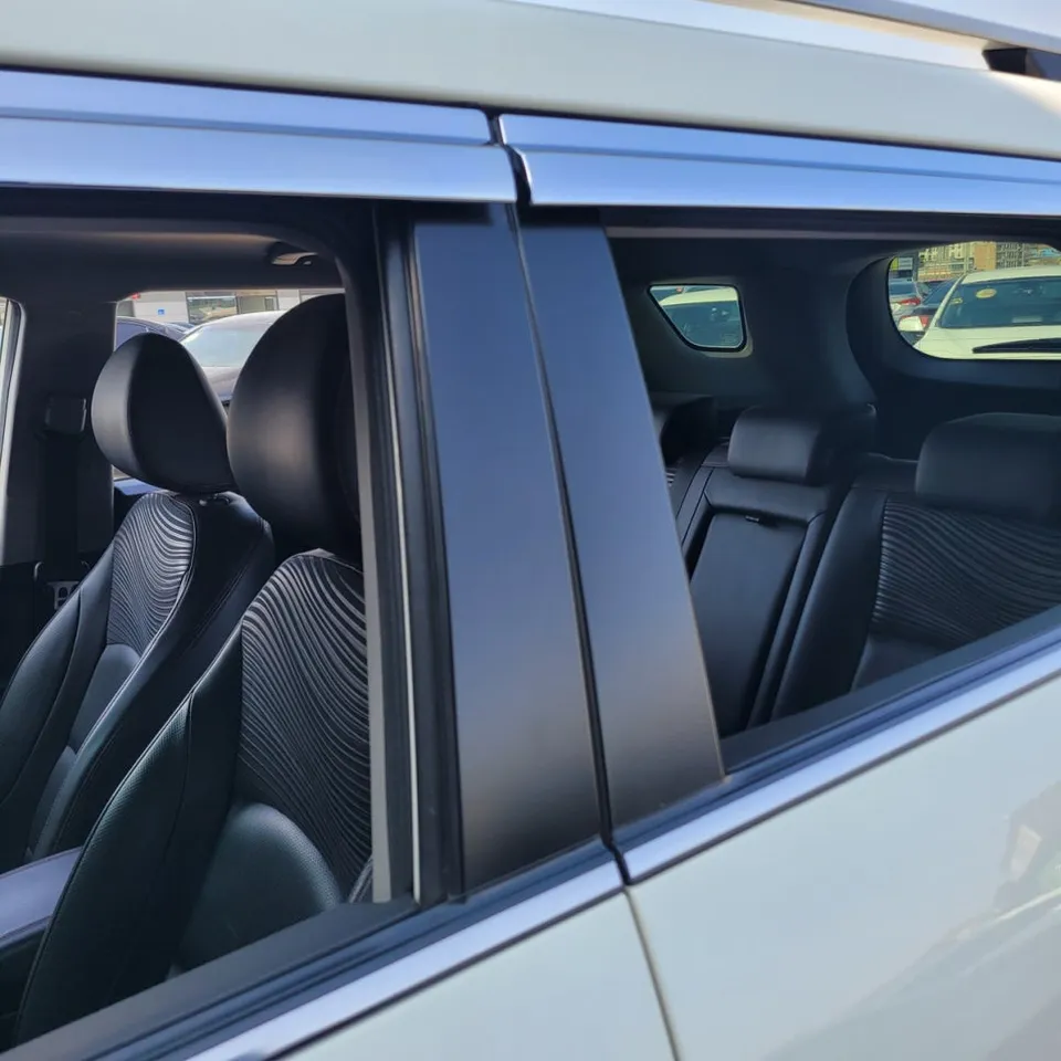 SsangYong Tivoli Airのカーラッピング事例 施工写真 2-2