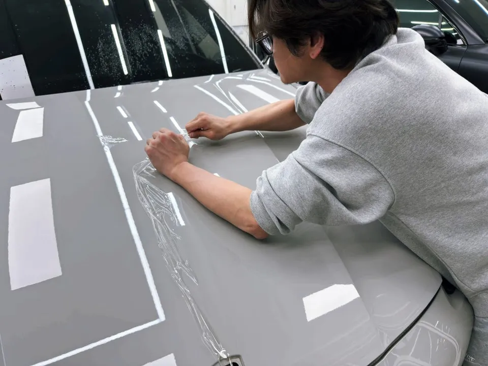 ポルシェ カイエン E3のPPF施工事例|3年後の状態と費用目安 施工写真 3-3