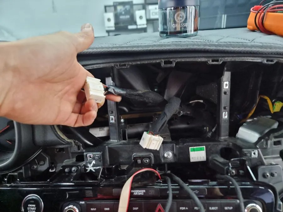 Kia Sportage QLのAndroid Auto・CarPlay取付事例 施工写真 4-1