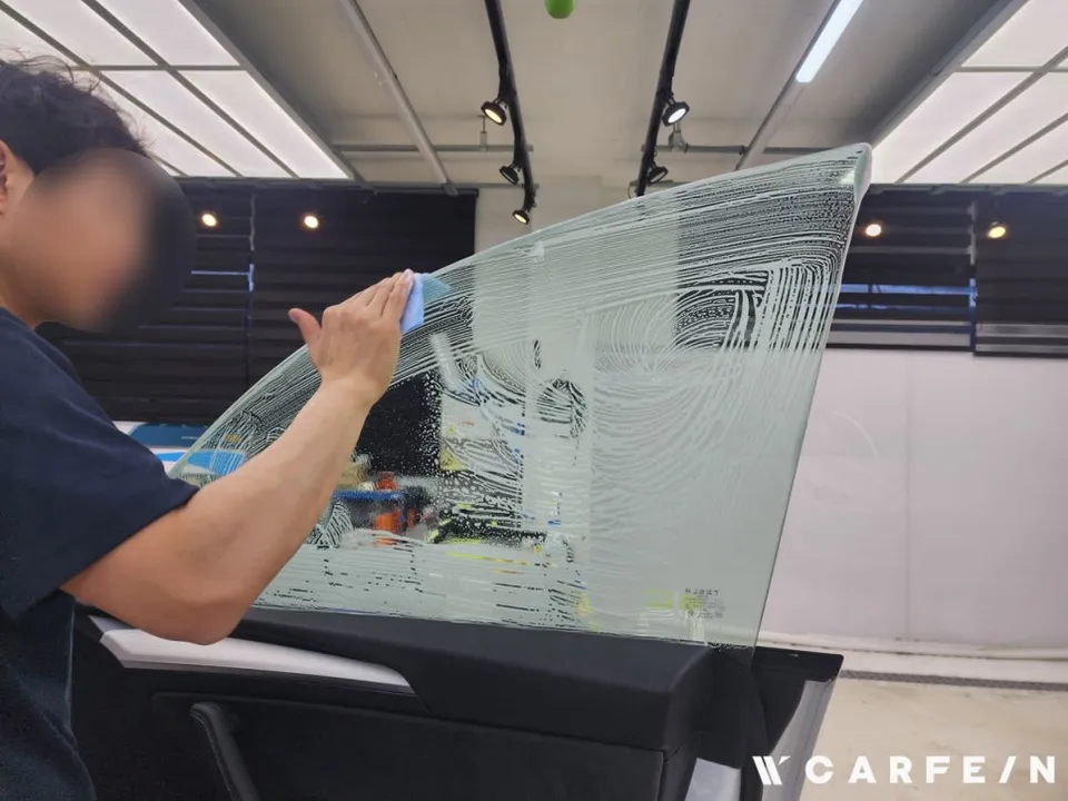 Tesla Model Yのカーフィルム施工事例|費用目安・仕上がり 施工写真 2-3