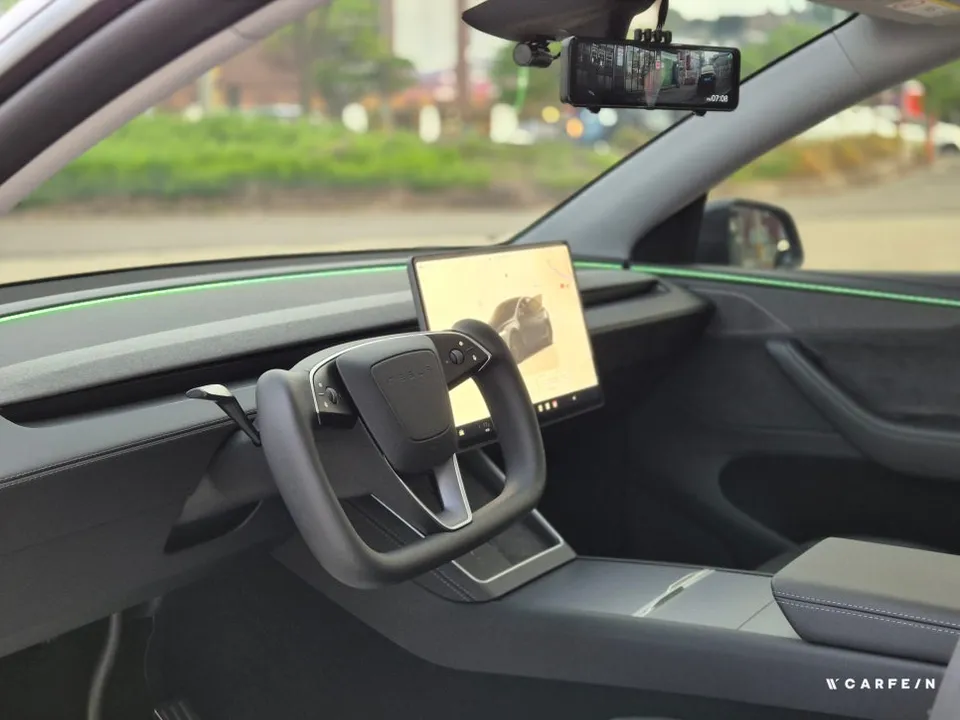 Tesla Model Y steering wheel - Tesla Model Y Steering Wheel Customization Review photo 4