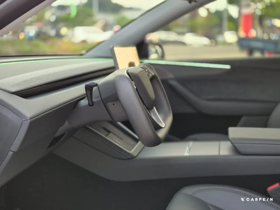 Tesla Model Y steering wheel - Tesla Model Y Steering Wheel Customization Review photo 5
